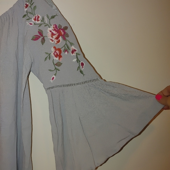 Umgee Grey Floral Embroidered Blouse, Size Small - Picture 2 of 6